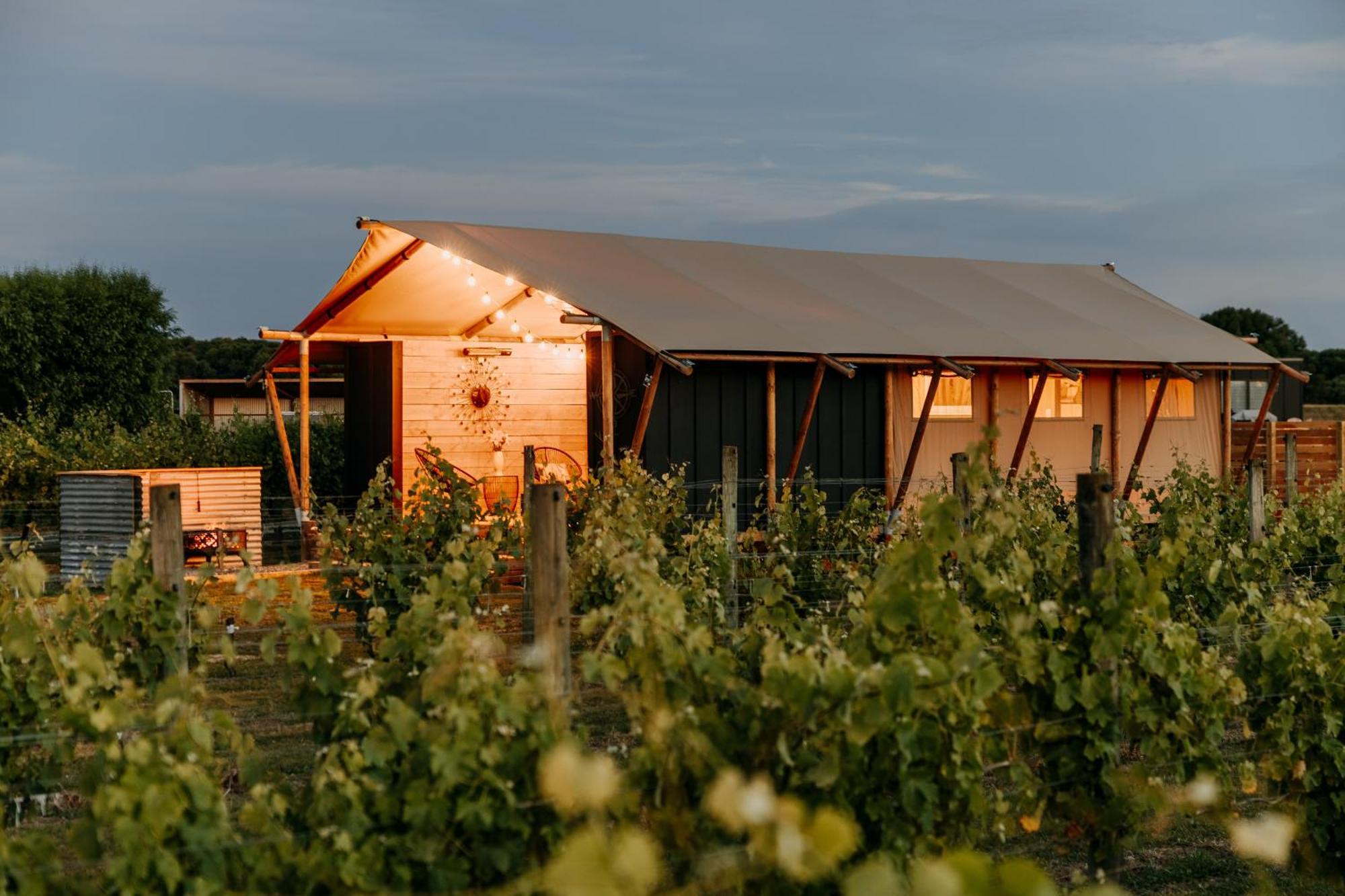 הייסטינגס Villas & Vines Glamping מראה חיצוני תמונה