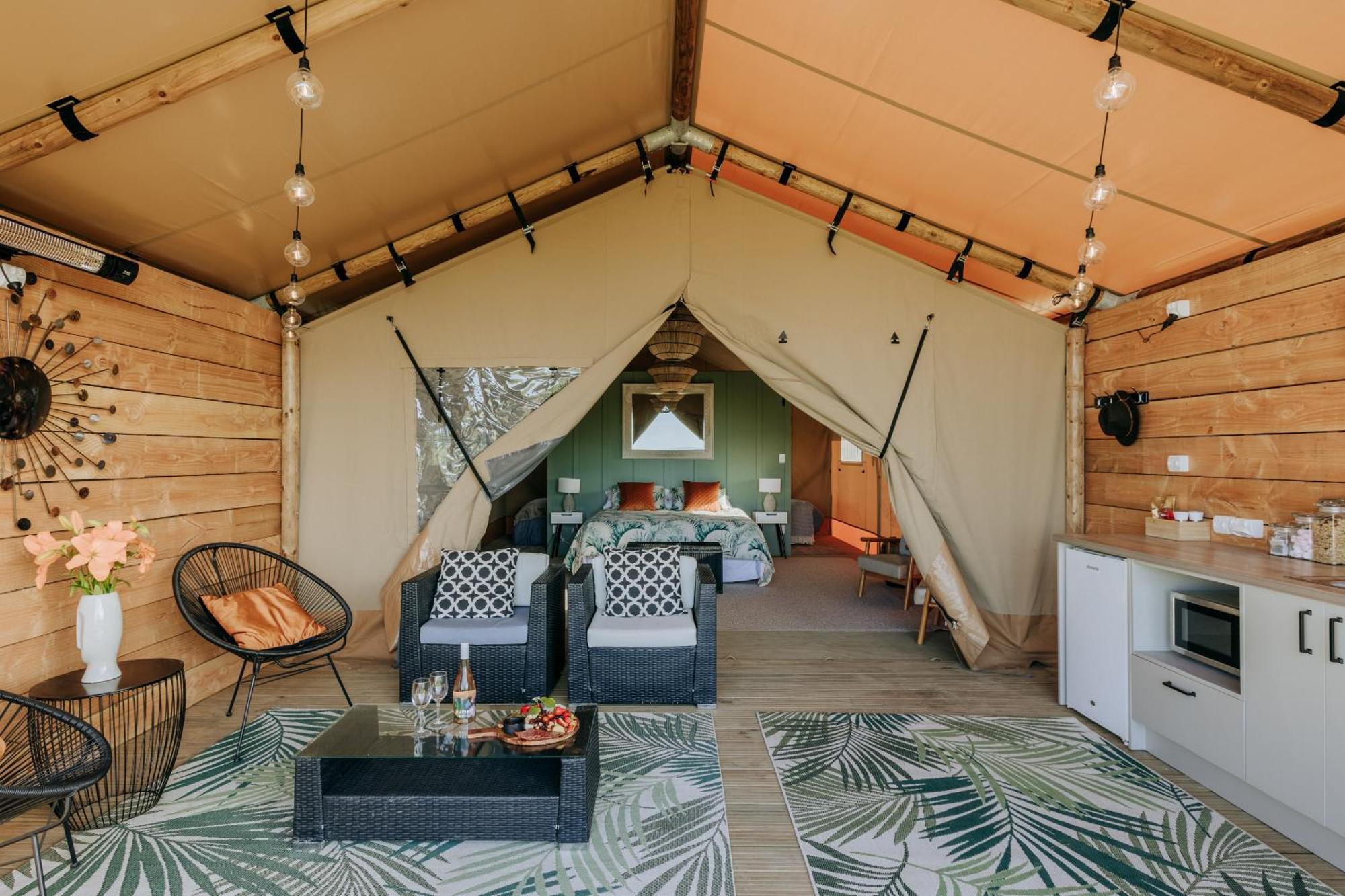 הייסטינגס Villas & Vines Glamping מראה חיצוני תמונה