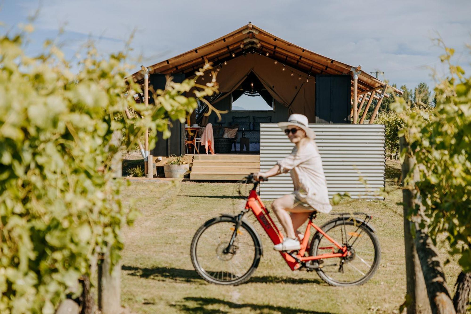 הייסטינגס Villas & Vines Glamping מראה חיצוני תמונה